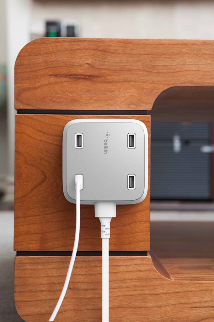 Family RockStar™ 4 USB Ports Charger (F8M990vfWHT__003